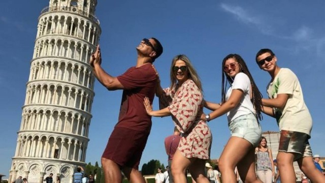 Carla Perez, Xanddy, Victor e Camilly Victória 'empurram' a Torre de Pisa