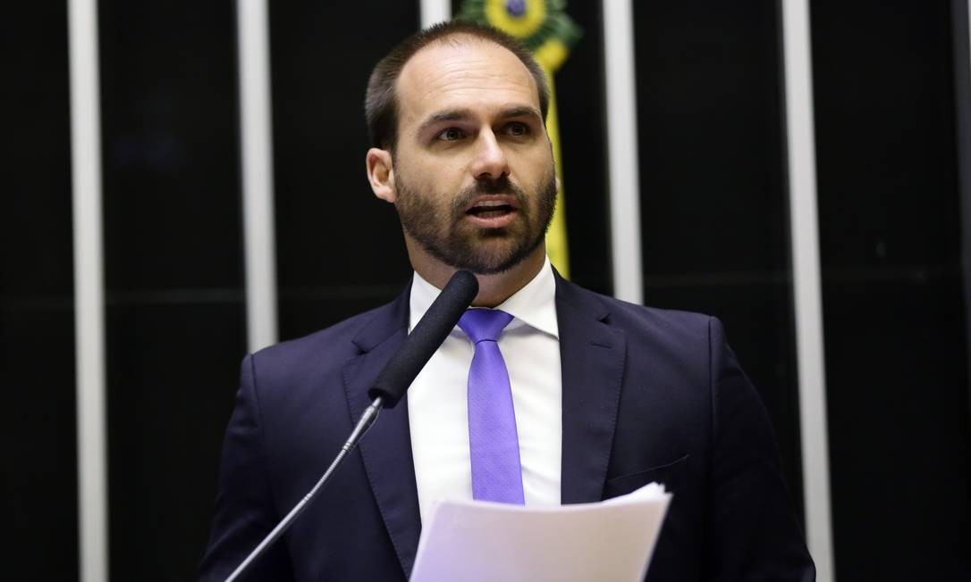 Resultado de imagem para Eduardo Bolsonaro fala que bomba nuclear garante a paz