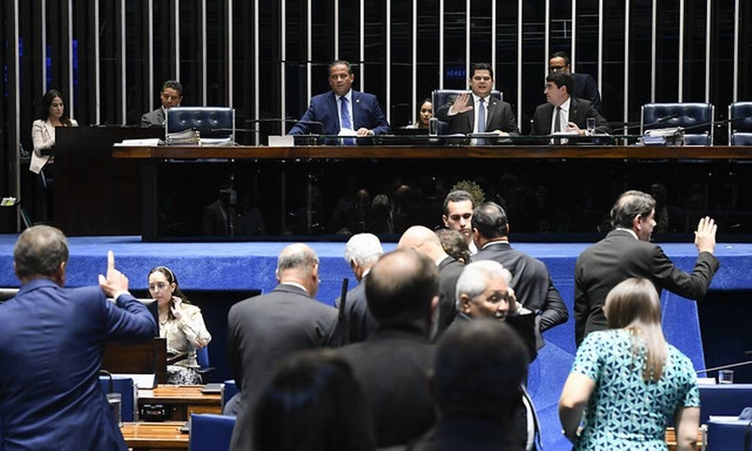 Projeto que beneficia partidos causa confusÃ£o no Senado, e votaÃ§Ã£o Ã© adiada Foto: Marcos Oliveira / Marcos Oliveira/AgÃªncia Senado