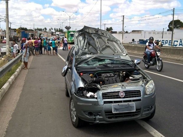 Motorista do carro se apresentou para PRF e vai prestar depoimento para polícia  (Foto: Ed Santos/Acorda Cidade)