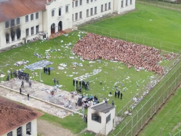 Durante rebelião, detentos gritaram palavras de ordem (Foto: Reprodução/TV TEM)