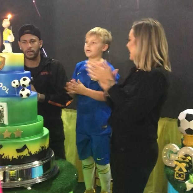 Neymar e Carol Dantas cantam parabÃ©ns com Davi Lucca (Foto: ReproduÃ§Ã£o Instagram)