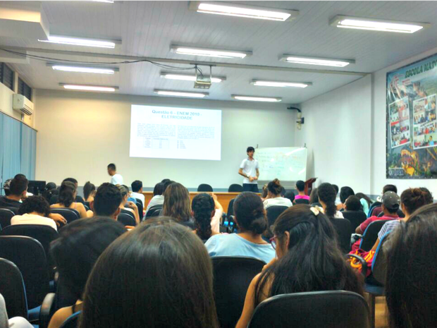 Resultado de imagem para fotos de estudantes do enem em sala de aula