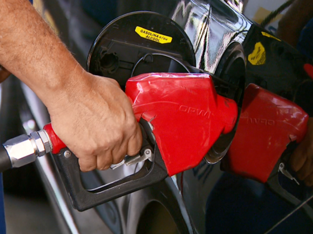 Preço da gasolina passa de R$ 4 em algumas cidades do Sul de Minas (Foto: Reprodução EPTV)