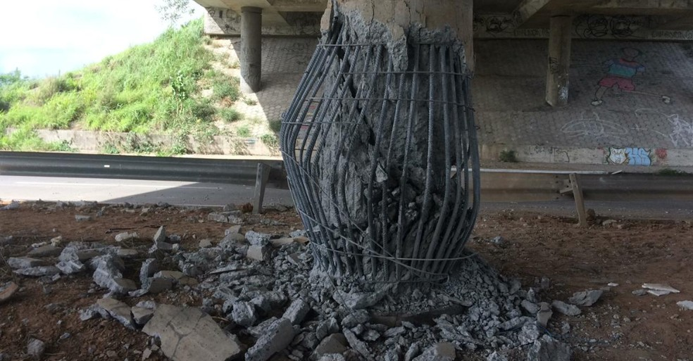 Criminosos detonaram uma bomba contra a estrutura de um viaduto na Caucaia â?? Foto: JoÃ£o Pedro Ribeiro/TV Verdes Mares