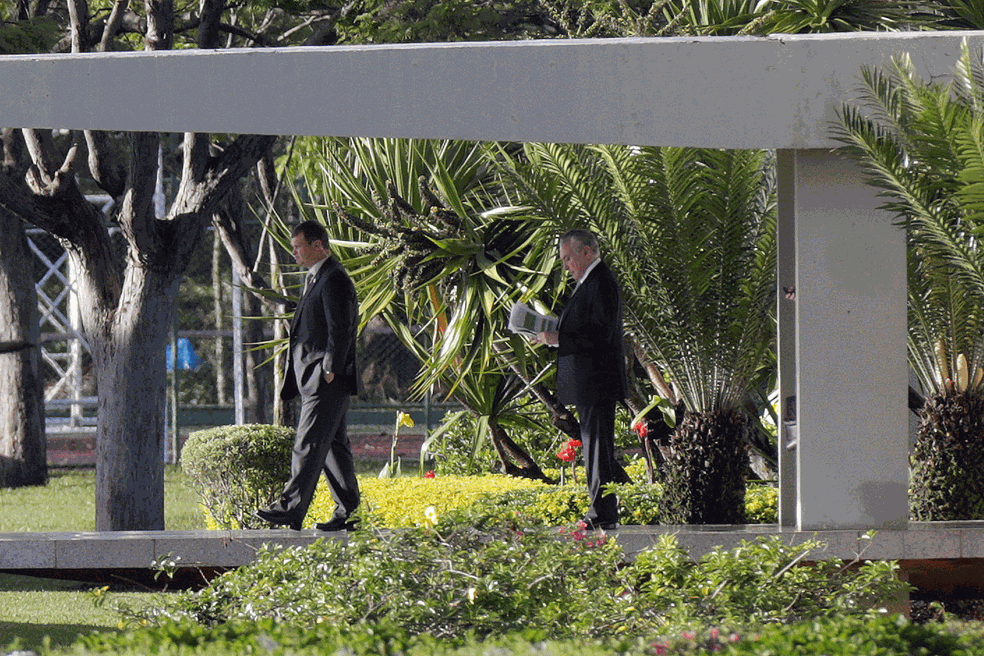 O presidente Michel Temer deixa o Palácio do Jaburu nesta quinta em Brasília (Foto: Ueslei Marcelino/Reuters)